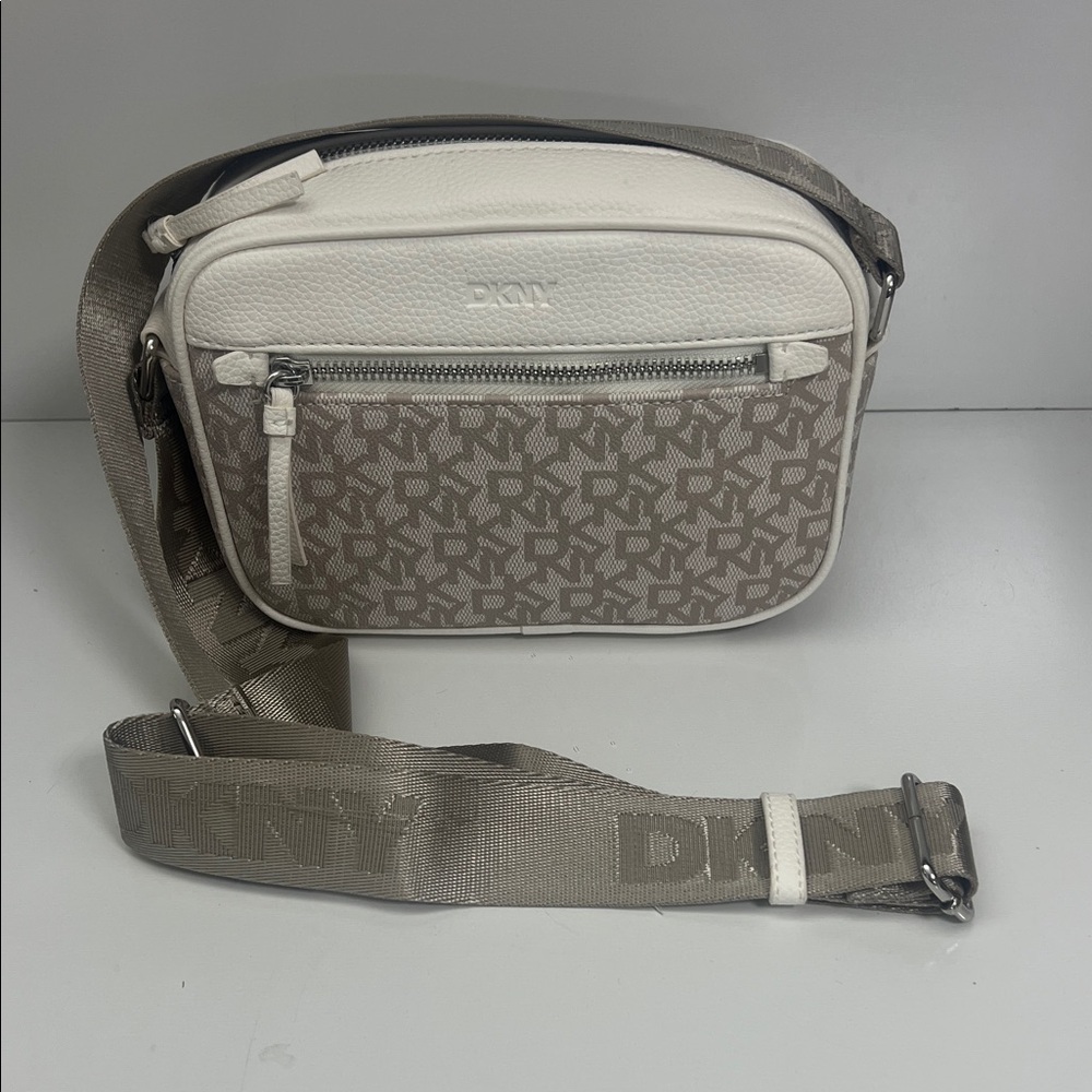DKNY Men's Belt Bag in Beige and White